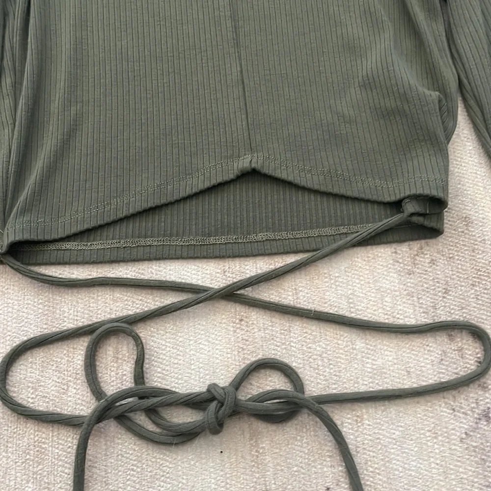 A&F Crop - Picture 3 of 3